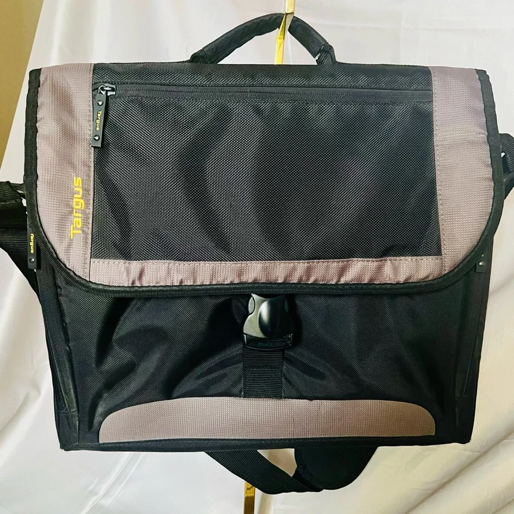 Targus City Gerald Black and Gray Men's Messenger Bag